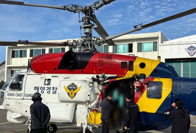 한라산에서 20대 응급환자 발생…해경 헬기로 이송