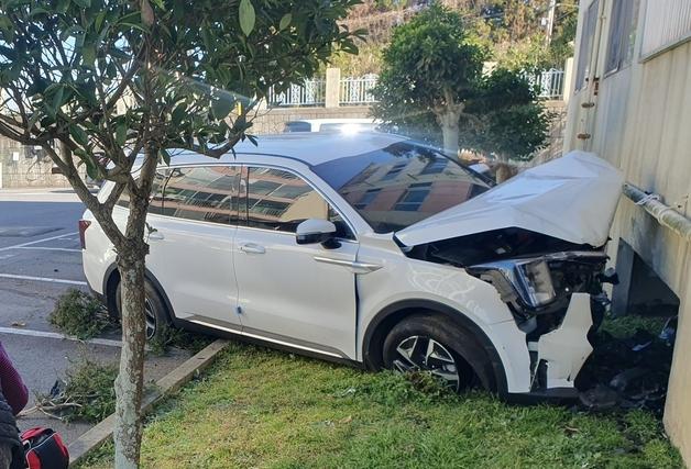 제주 아파트 주차장서 SUV 돌진 사고…"브레이크 밟았는데 급발진"