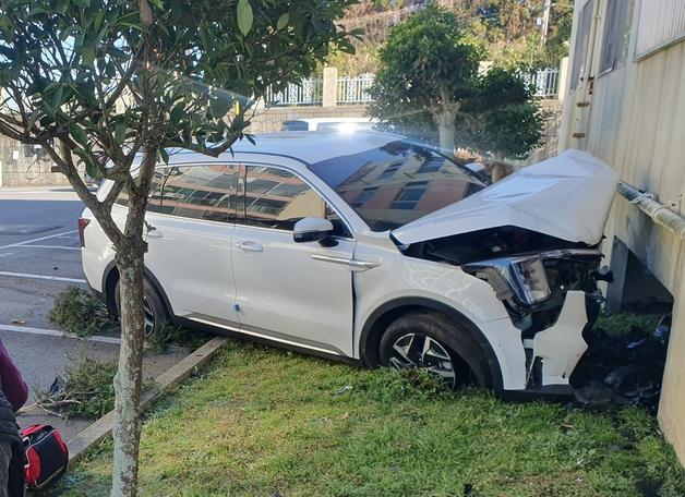 제주 아파트 주차장서 SUV 돌진 사고…"브레이크 밟았는데 급발진"