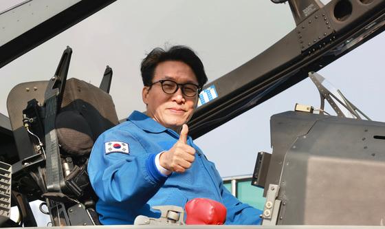 KF-21 보라매 전투기 탑승한 김민석 총리