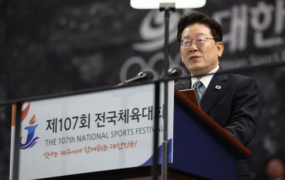 李대통령, 전국체전서 부상 소방관 쾌유 기원…"천금도 아깝지 않아"(종합)