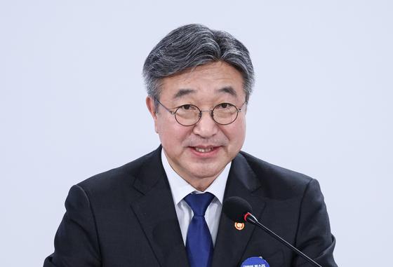 윤호중, 제주 어선 전복에 긴급지시…"가용 자원 총동원해 구조"
