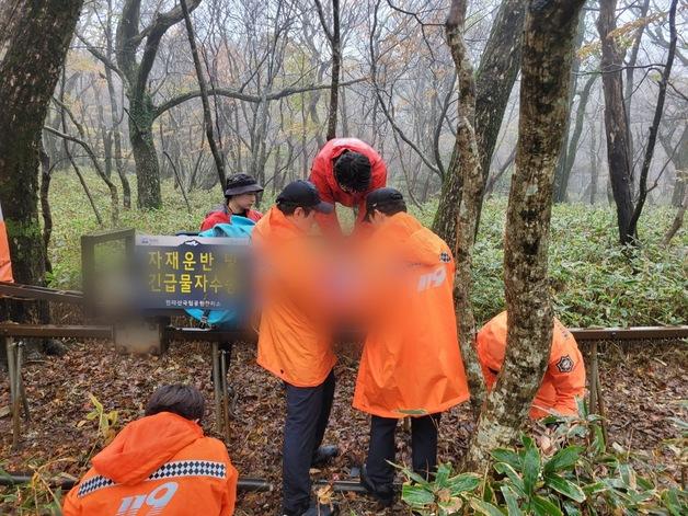 한라산 성판악서 쓰러진 50대 숨져…기상 악화로 구조대 도보 이동(종합)