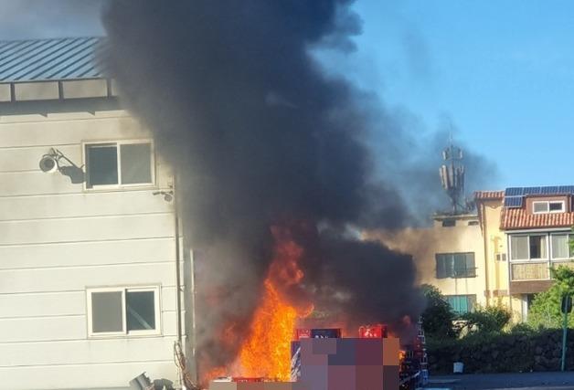 제주 주류회사 물류창고서 화재…인명피해 없어