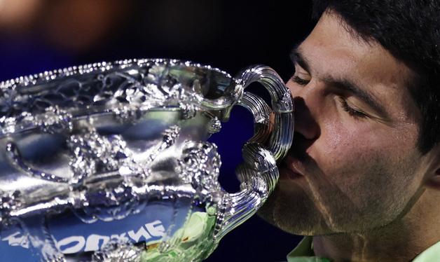 '호주오픈 우승' 알카라스, 최연소 그랜드 슬램