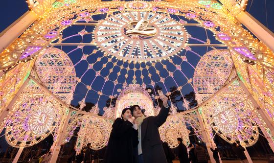 롯데 루미나리에, 웅장하고 성스러운 공간 경험 선사