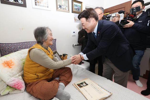 평생 작은아버지 딸로 산 기구한 삶…77년 만에 친부 호적에