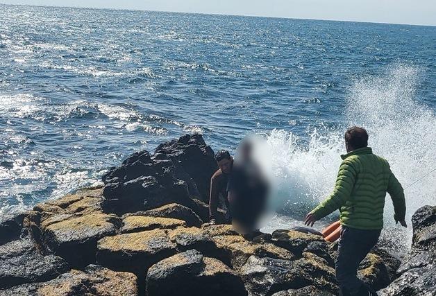 119없는 마라도 주민의 용기…바다에 빠진 '父子' 살렸다