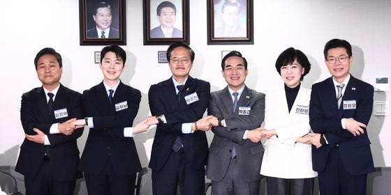 지선 D-100, 손 맞잡은 민주당 서울시장 후보들