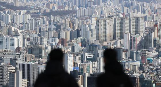 작년 서울 아파트 13.5% 상승 ‘팬데믹 이후 최대’