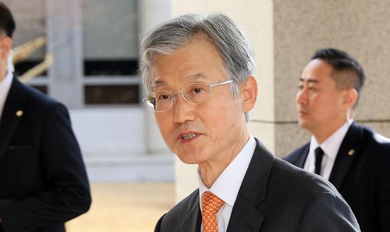 출근하는 조희대 대법원장