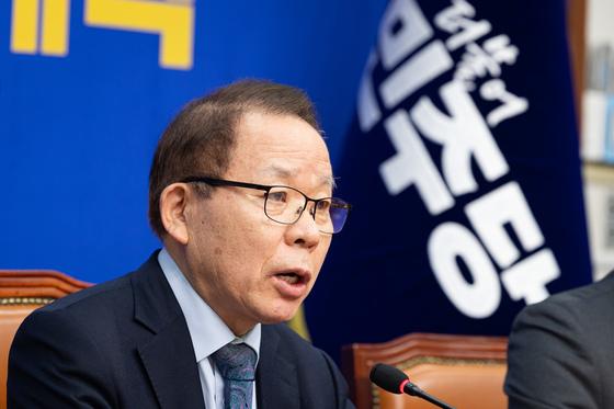 與 제주·전북지사 3인 경선 결정…현역에 의원들 도전장