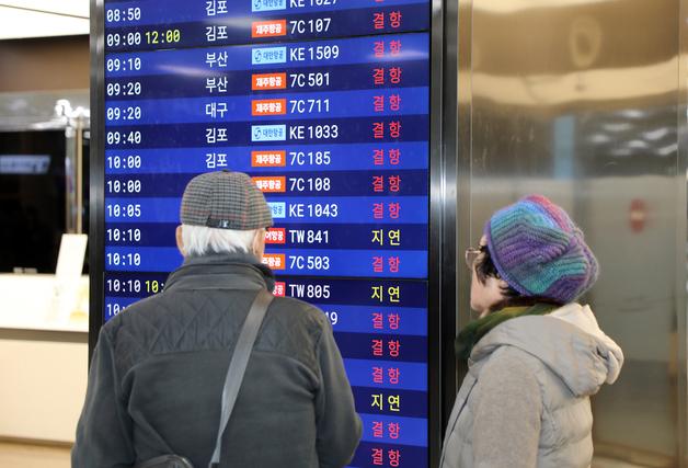 전날 대규모 결항 사태 빚은 제주공항 정상 운항