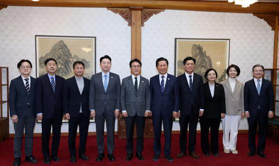 한자리 모인 당·정·청