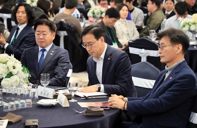 민주 제주지사 경선 '마이너스' 전쟁…후보 감점 변수