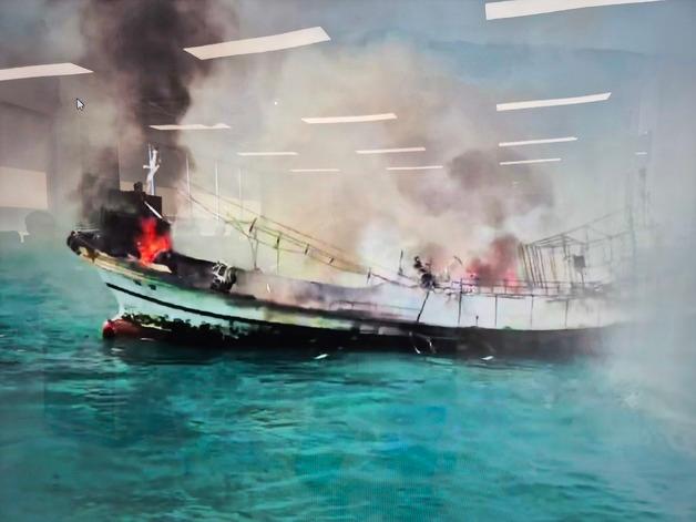 '2명 실종' 차귀도 어선 화재, 나흘 만에 일상 수색 전환