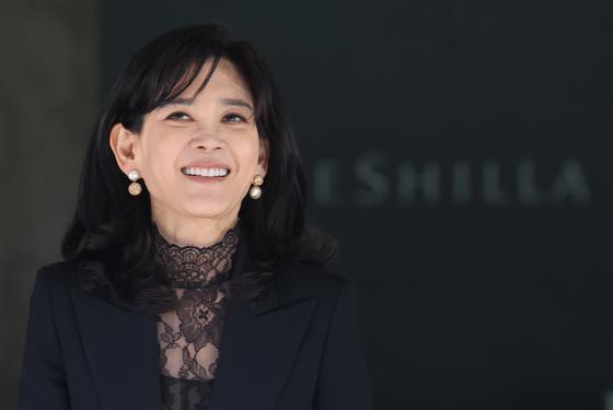 앞머리 자른 이부진…힘 팍팍 준 주총 룩 '구찌·발렌티노·에르메스'