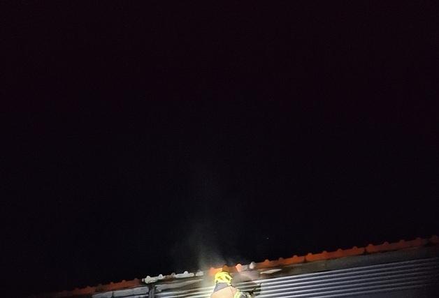 제주 신엄리 창고서 불…1시간 만에 진화