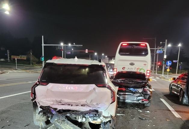 제주서 음주 운전으로 차 5대 추돌 사고…1명 중상(종합)