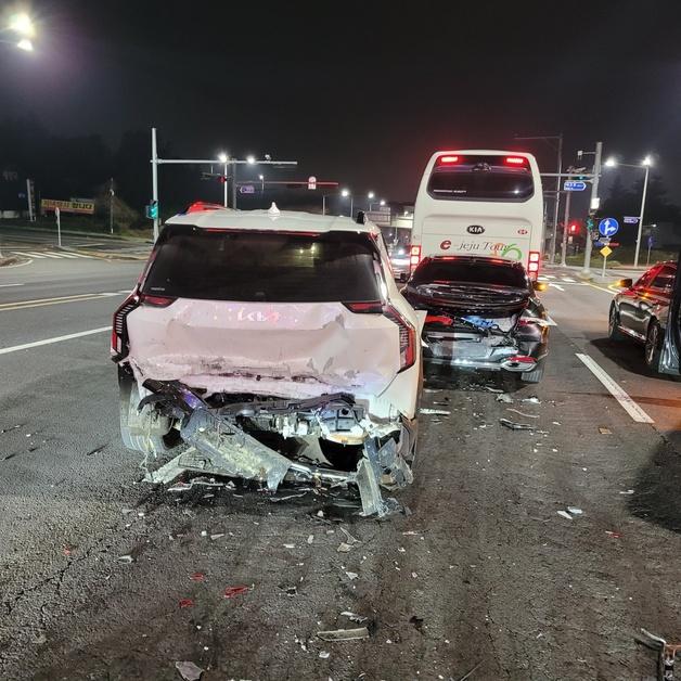 제주서 음주 운전으로 차 5대 추돌 사고…1명 중상(종합)