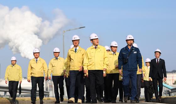 이재명 대통령, 석유 비축기지 현장점검