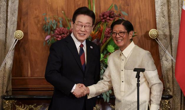 공동언론발표 마친 한·필리핀 정상