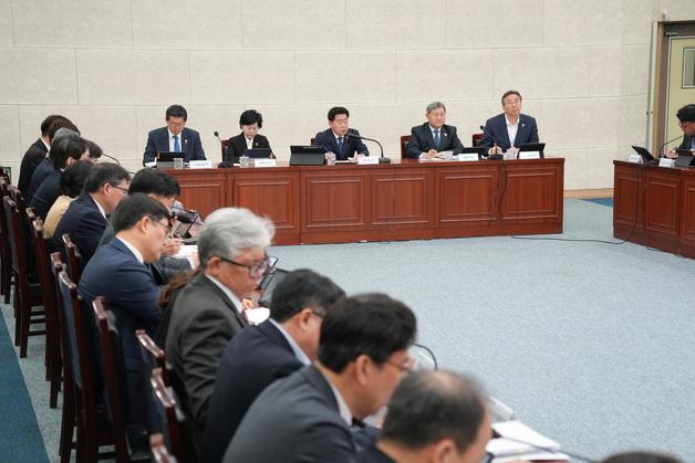 오영훈 제주지사 "4·3 왜곡 적극 대응"…추념식 준비 총력 주문