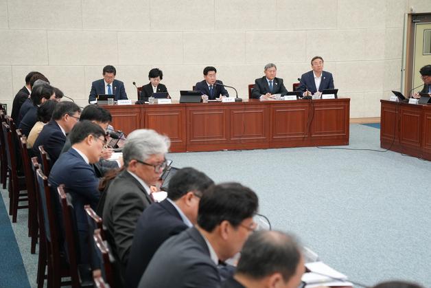 오영훈 제주지사 "4·3 왜곡 적극 대응"…추념식 준비 총력 주문