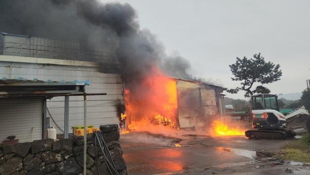 서귀포 농산물 창고 불…"재산피해 2억7000만원"(종합)