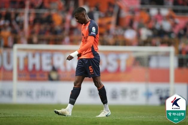 K리그 팬들도 '인종차별'…제주 이탈로 여친에게까지 '악플'