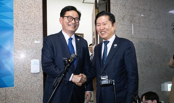 정청래 대표와 송영길 전 대표 '손 맞잡고'