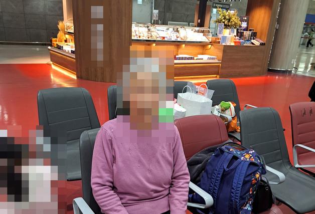 "공항 간 모친 연락 안 돼"…제주공항경찰, 사진 한장으로 가족 찾았다 