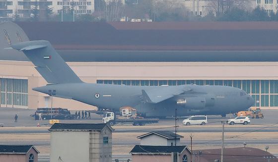 대구 공군기지에 모습 드러낸 UAE 공군 수송기