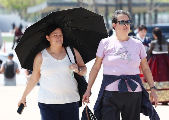 벌써 30도 육박, 4월 중순 '역대급 더위'…가평 29.7도·양주 29.5도(종합)