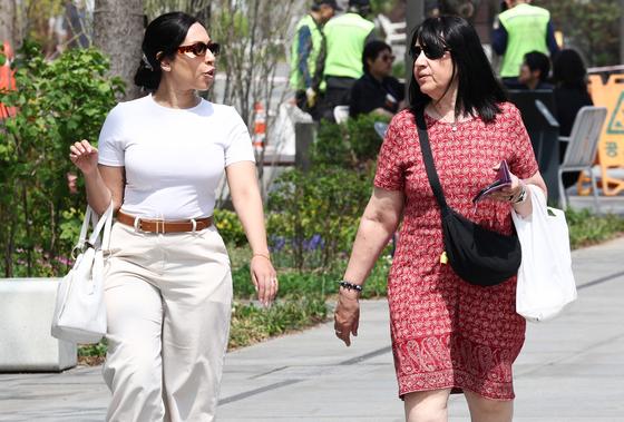 주말 최고 29도 '초여름 더위'…내륙 20도 안팎 '극심한 일교차'