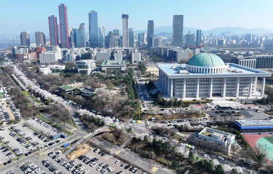 상하이發 비구름에 제주·남부부터 '벚꽃엔딩'…오늘 퇴근길 낙화 시작