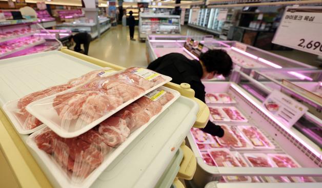 정부, 밥상 물가 부담 낮춘다… 삼겹살·목살 최대 50% 할인 지원