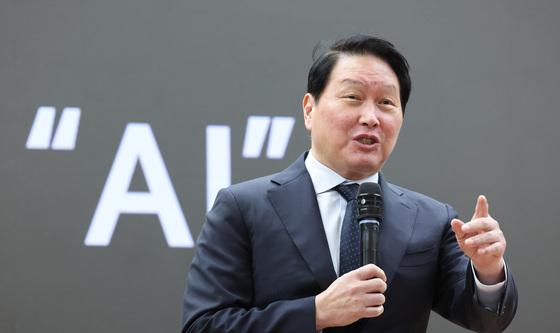 AI 관련 강연하는 최태원 회장