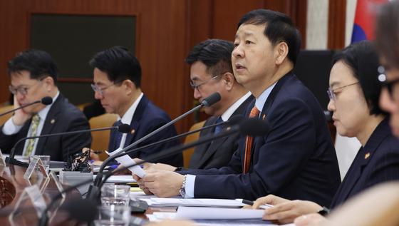 비상경제본부회의 주재하는 구윤철 부총리