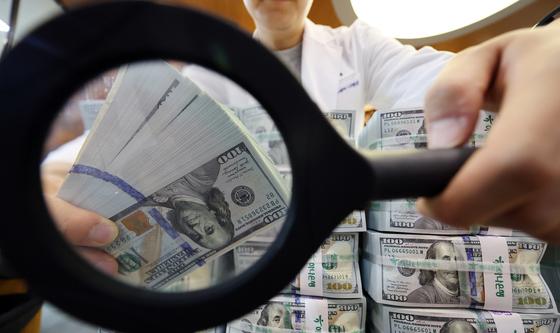 중동전쟁發 환율 불안에…3월 외환보유액 두달 만에 39.7억 달러 감소