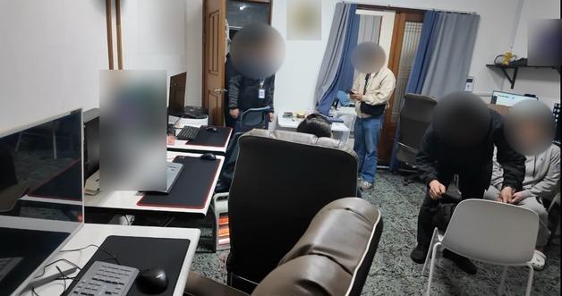 인증된 손님만 후문으로 받았다…제주 주택가에 도박장 차린 60대