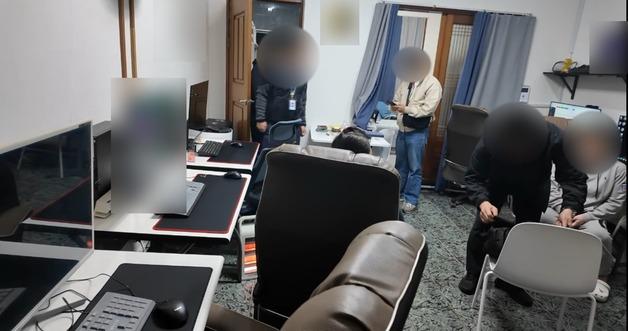 인증된 손님만 후문으로 받았다…제주 주택가에 도박장 차린 60대