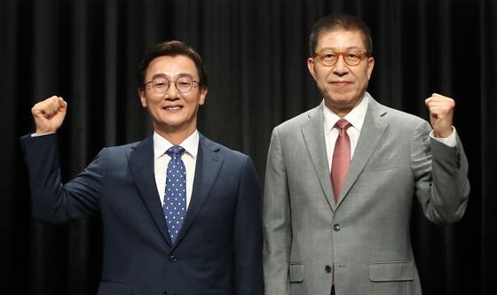 부산시장 후보 토론회 참석한 전재수·박형준