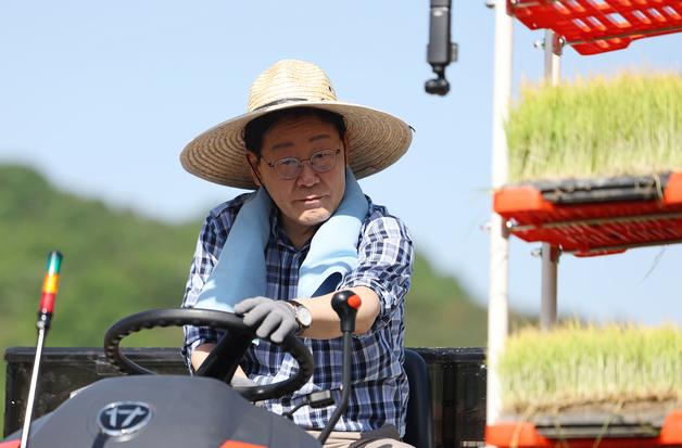 李대통령, CPTPP·FTA·농지조사 추진…'개혁'과 '성난 농심' 딜레마