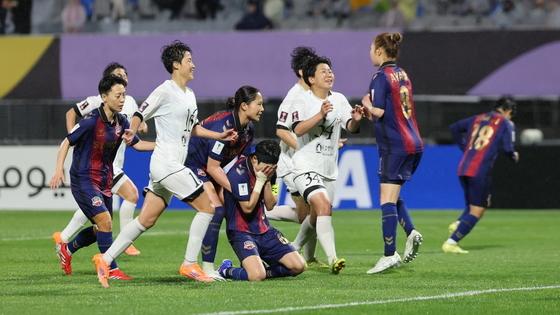 페널티킥 실축에 희비교차