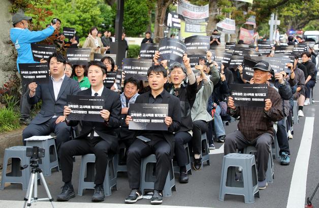 제주 중학교 교사 순직 1주기 추모 문화제…"비극 재발 막아야"