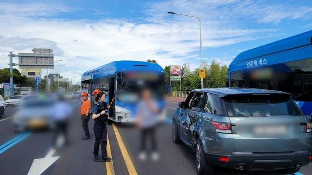 제주서 버스·승용차 교통사고 잇따라…70대 승객 등 4명 경상