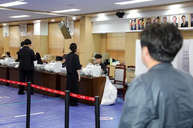 [사전투표] 제주 둘째 날 오후 2시 18.56%…8회보다 1.52%p↑