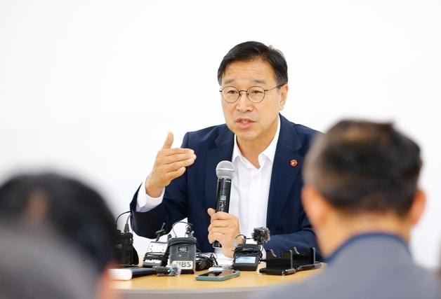 위성곤 제주도정 슬로건 '도민과 함께 미래를 만나는 제주' 확정