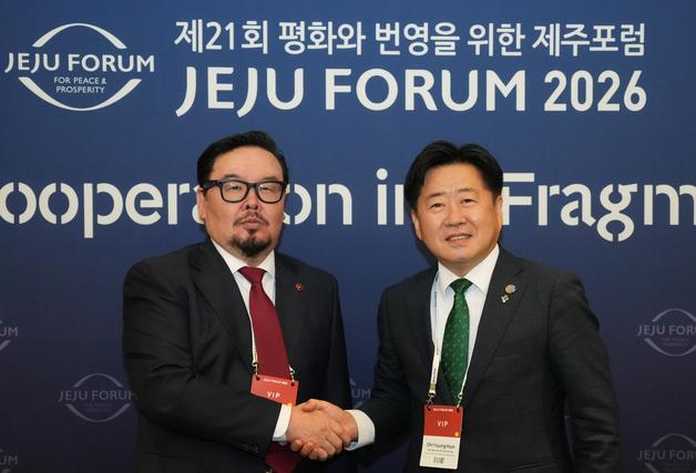 오영훈 지사, 제주포럼서 몽골·일본과 에너지·평화 협력 물꼬